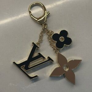 AUTHENTIC Louis Vuitton Fleur de Monogram Bag Charm/ Keychain M67377 D11105